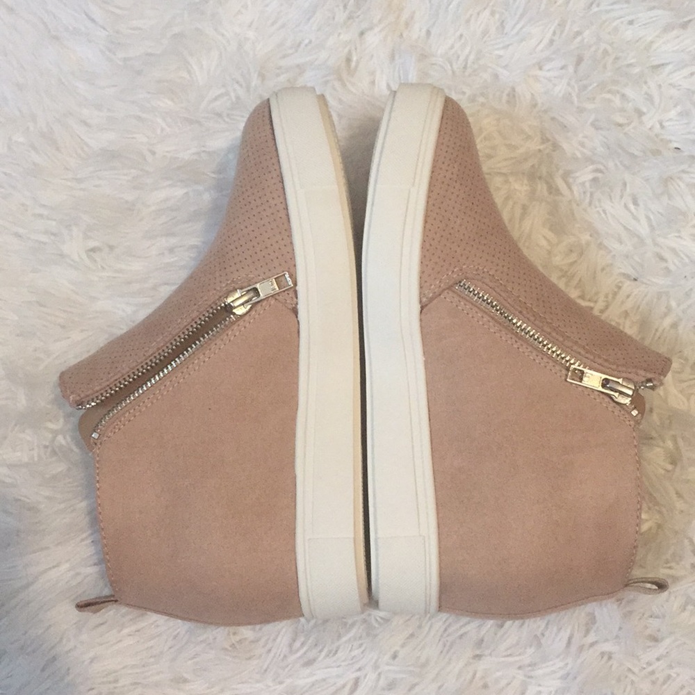 Shoes - Picture 5 of 6